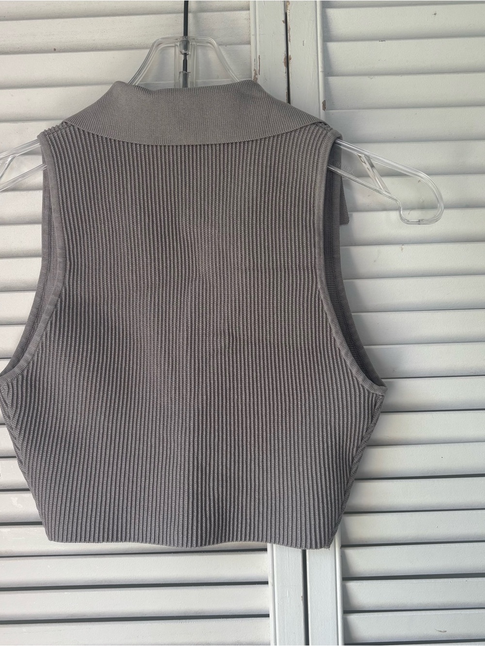 Babaton Aritzia Sculpt Knit Sleeveless Cropped Polo Top Size S - Picture 9 of 9